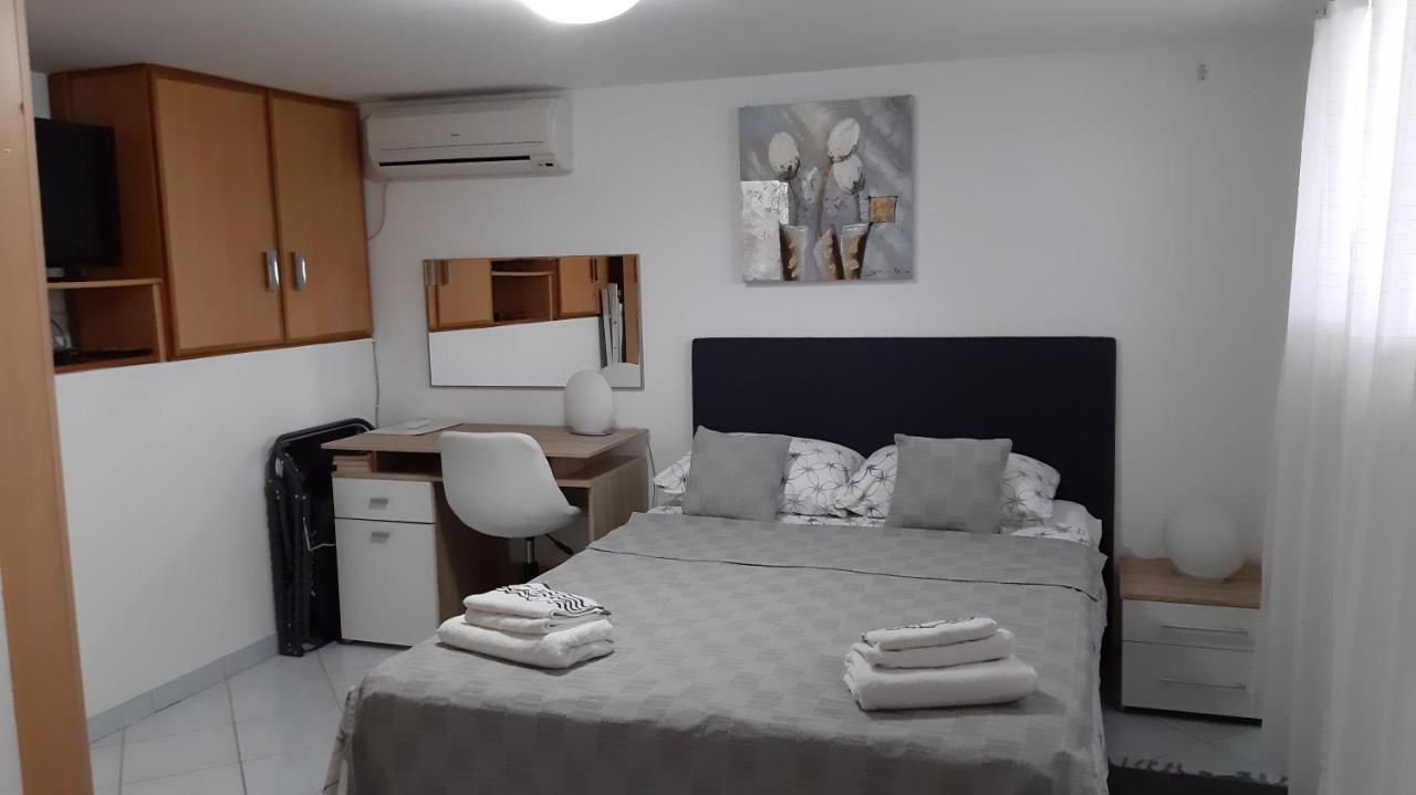 Studio Apartman Kornelija Lumbarda Exteriér fotografie
