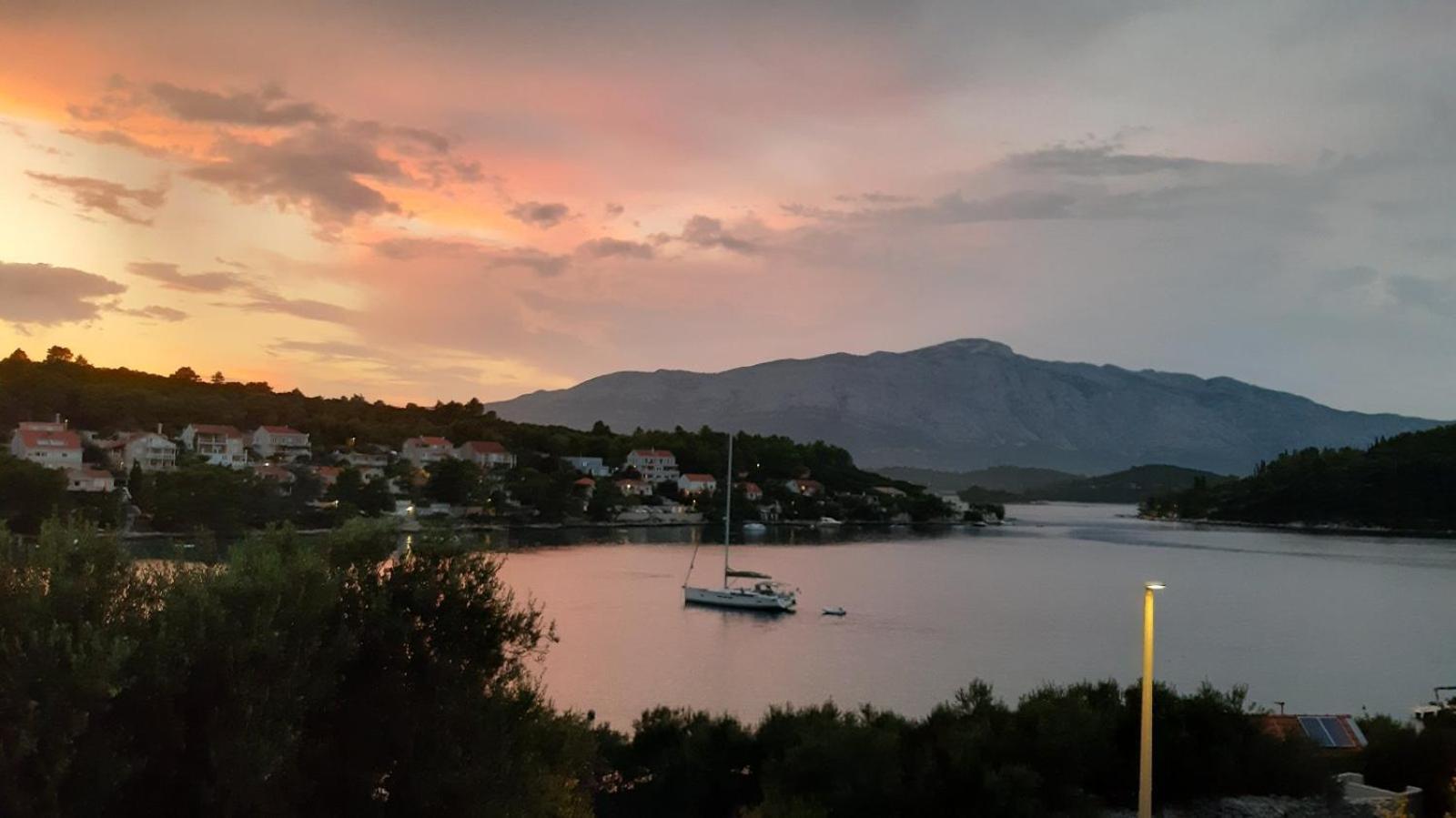 Studio Apartman Kornelija Lumbarda Exteriér fotografie